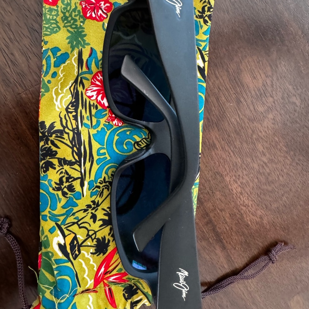Maui Jim Longboard MJ 222-2M Black Wrap Sunglasses Gray polarized Lenses 61mm - Picture 3 of 8